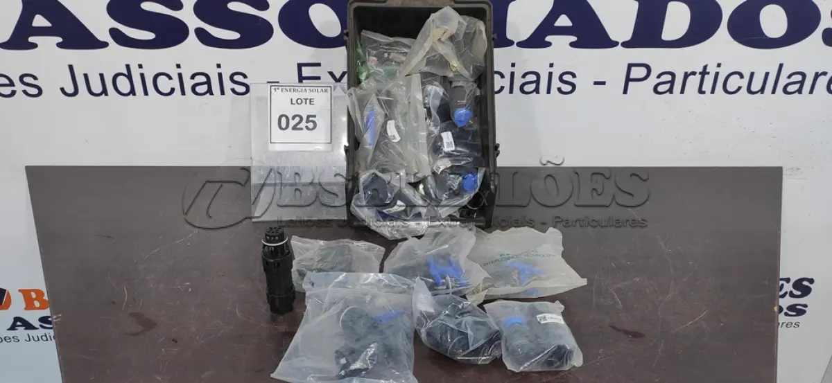 LOTE 025 - 01 LOTE COM CONECTORES SOLAR FOTOVOLTAICO. (NO ESTADO) ATENÇÃO! FAZER A VISITAÇÃO ANTES DE ARREMATAR, NÃO SABEMOS SE FUNCIONA, LEILÃO NÃO TEM GARANTIA E NEM DEVOLUÇÃO, SUJEITO A POSSÍVEIS AVARIAS VISÍVEIS/OCULTAS E/OU AUSÊNCIA DE COMPONENTES.