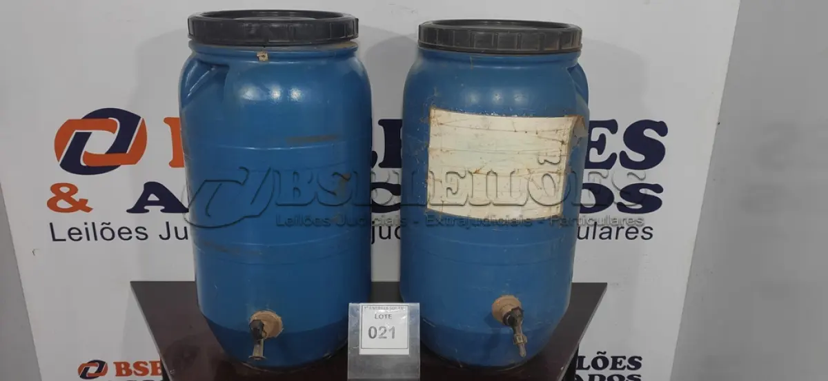 LOTE 021 - 02 TAMBORES DE PLÁSTICO. (NO ESTADO) ATENÇÃO! FAZER A VISITAÇÃO ANTES DE ARREMATAR, NÃO SABEMOS SE FUNCIONA, LEILÃO NÃO TEM GARANTIA E NEM DEVOLUÇÃO, SUJEITO A POSSÍVEIS AVARIAS VISÍVEIS/OCULTAS E/OU AUSÊNCIA DE COMPONENTES.