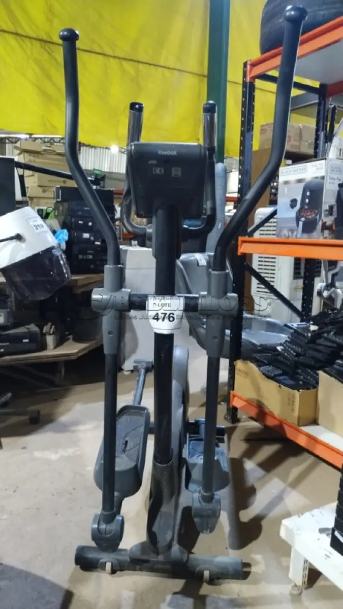 LOTE 476 - 01 MÁQUINA ELÍPTICO. (NO ESTADO) ATENÇÃO! FAZER A VISITAÇÃO ANTES DE ARREMATAR, NÃO SABEMOS SE FUNCIONA, LEILÃO NÃO TEM GARANTIA E NEM DEVOLUÇÃO, SUJEITO A POSSÍVEIS AVARIAS VISÍVEIS/OCULTAS E/OU AUSÊNCIA DE COMPONENTES.