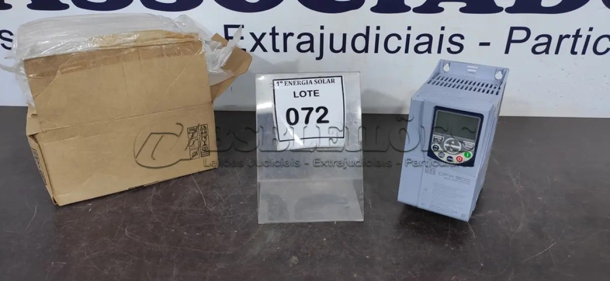 LOTE 072 - 01 INVERSOR DE BOMBEAMENTO SOLAR WEG CFW500. (NO ESTADO) ATENÇÃO! FAZER A VISITAÇÃO ANTES DE ARREMATAR, NÃO SABEMOS SE FUNCIONA, LEILÃO NÃO TEM GARANTIA E NEM DEVOLUÇÃO, SUJEITO A POSSÍVEIS AVARIAS VISÍVEIS/OCULTAS E/OU AUSÊNCIA DE COMPONENTES.