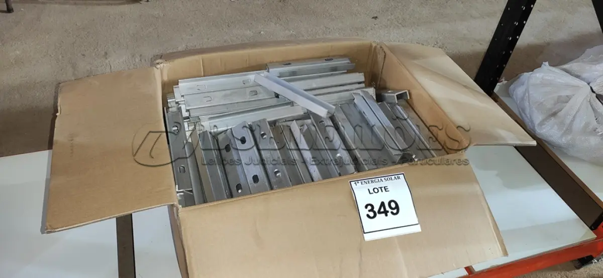 LOTE 349 - 01 CAIXA COM EMENDA PERFURADA SEM PARAFUSO. (NO ESTADO) ATENÇÃO! FAZER A VISITAÇÃO ANTES DE ARREMATAR, NÃO SABEMOS SE FUNCIONA, LEILÃO NÃO TEM GARANTIA E NEM DEVOLUÇÃO, SUJEITO A POSSÍVEIS AVARIAS VISÍVEIS/OCULTAS E/OU AUSÊNCIA DE COMPONENTES.