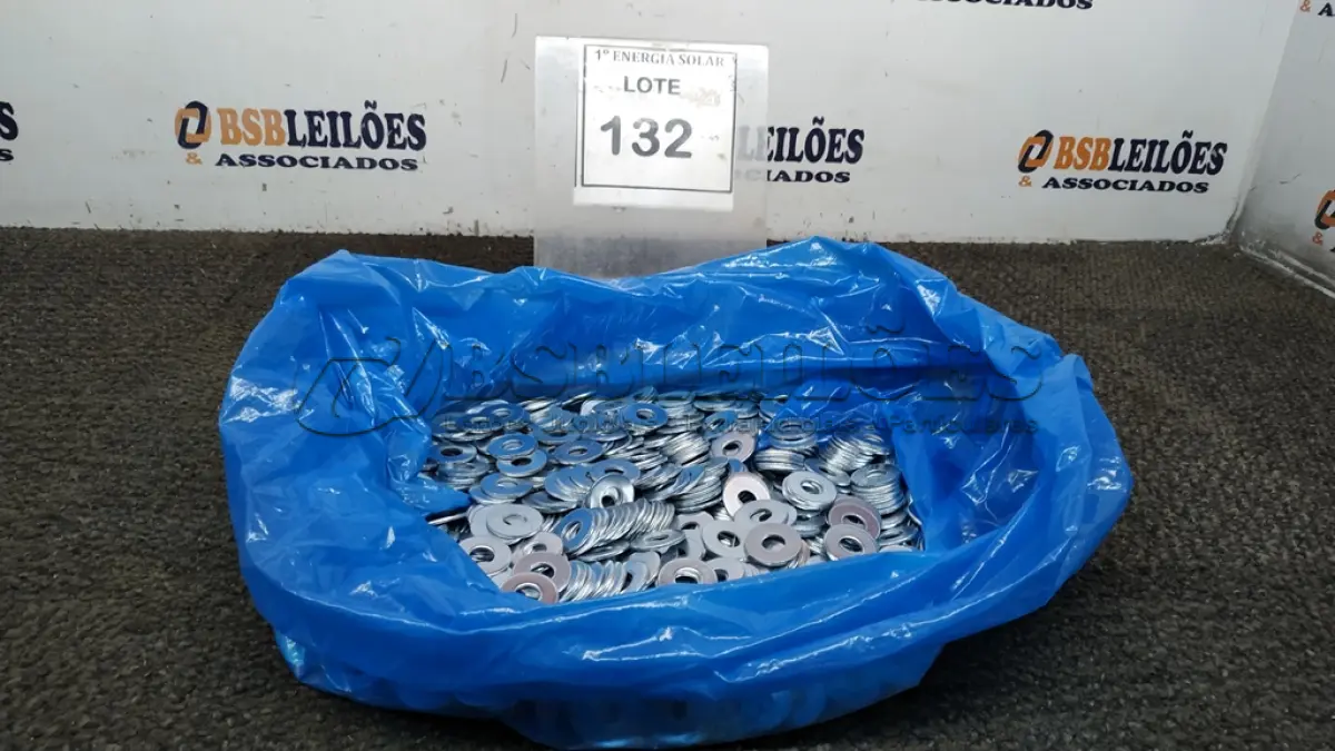 LOTE 132 - 01 CAIXA COM ARRUELAS DE AÇO. (NO ESTADO) ATENÇÃO! FAZER A VISITAÇÃO ANTES DE ARREMATAR, NÃO SABEMOS SE FUNCIONA, LEILÃO NÃO TEM GARANTIA E NEM DEVOLUÇÃO, SUJEITO A POSSÍVEIS AVARIAS VISÍVEIS/OCULTAS E/OU AUSÊNCIA DE COMPONENTES.