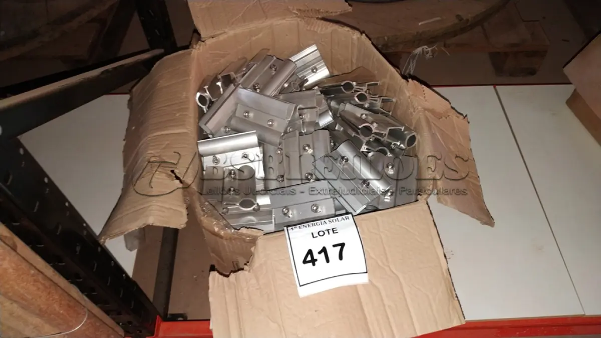 LOTE 417 - 01 CAIXA COM GRAMPOS DE FIXAÇÃO NÃO PENETRANTE PARA TELHADOS METÁLICOS.  (NO ESTADO) ATENÇÃO! FAZER A VISITAÇÃO ANTES DE ARREMATAR, NÃO SABEMOS SE FUNCIONA, LEILÃO NÃO TEM GARANTIA E NEM DEVOLUÇÃO, SUJEITO A POSSÍVEIS AVARIAS VISÍVEIS/OCULTAS E/OU