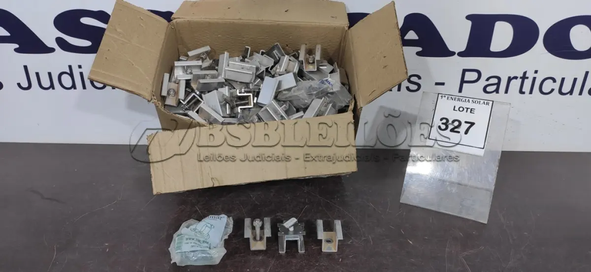 LOTE 327 -  01 CAIXA DE FIXADOR DE GRAMPO INTERMEDIÁRIO. (NO ESTADO) ATENÇÃO! FAZER A VISITAÇÃO ANTES DE ARREMATAR, NÃO SABEMOS SE FUNCIONA, LEILÃO NÃO TEM GARANTIA E NEM DEVOLUÇÃO, SUJEITO A POSSÍVEIS AVARIAS VISÍVEIS/OCULTAS E/OU AUSÊNCIA DE COMPONENTES.