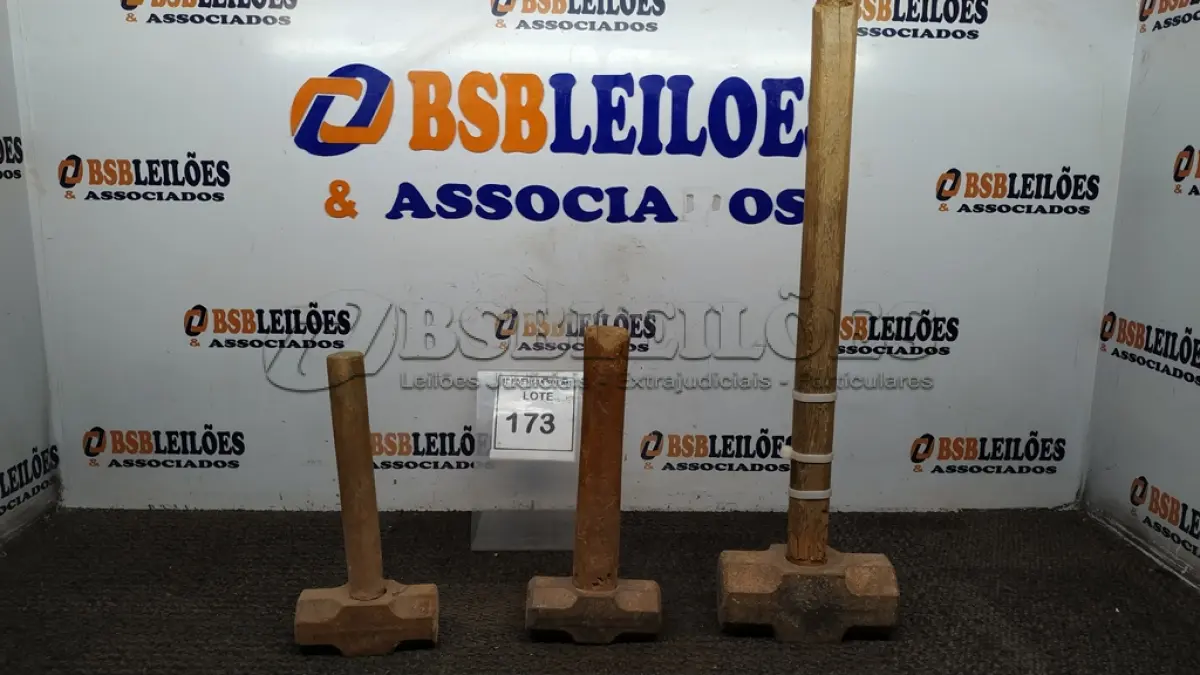 LOTE 173 - 03 MARRETAS COM CABO. (NO ESTADO) ATENÇÃO! FAZER A VISITAÇÃO ANTES DE ARREMATAR, NÃO SABEMOS SE FUNCIONA, LEILÃO NÃO TEM GARANTIA E NEM DEVOLUÇÃO, SUJEITO A POSSÍVEIS AVARIAS VISÍVEIS/OCULTAS E/OU AUSÊNCIA DE COMPONENTES.