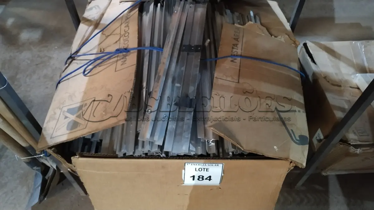 LOTE 184 - 01 LOTE COM PERFIL MINI TRILHO EM ALUMÍNIO. (NO ESTADO) ATENÇÃO! FAZER A VISITAÇÃO ANTES DE ARREMATAR, NÃO SABEMOS SE FUNCIONA, LEILÃO NÃO TEM GARANTIA E NEM DEVOLUÇÃO, SUJEITO A POSSÍVEIS AVARIAS VISÍVEIS/OCULTAS E/OU AUSÊNCIA DE COMPONENTES.