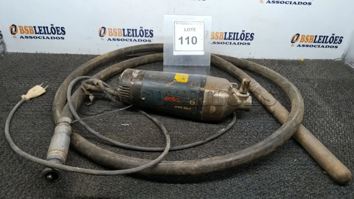 LOTE 110 - 01 MOTOR ELÉTRICO COM MANGOTE VIBRATÓRIO. (NO ESTADO) ATENÇÃO! FAZER A VISITAÇÃO ANTES DE ARREMATAR, NÃO SABEMOS SE FUNCIONA, LEILÃO NÃO TEM GARANTIA E NEM DEVOLUÇÃO, SUJEITO A POSSÍVEIS AVARIAS VISÍVEIS/OCULTAS E/OU AUSÊNCIA DE COMPONENTES.