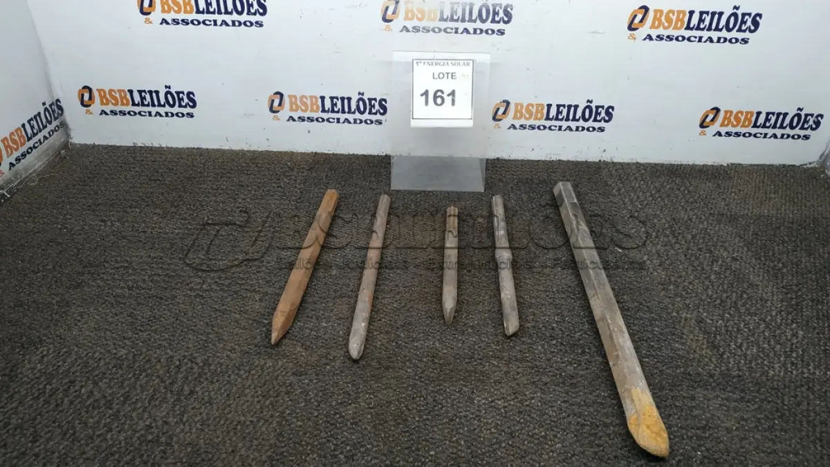 LOTE 161 - 03 PONTEIROS DE AÇO PARA MARTELETE E 02 TALHADEIRAS CHATAS. (NO ESTADO) ATENÇÃO! FAZER A VISITAÇÃO ANTES DE ARREMATAR, NÃO SABEMOS SE FUNCIONA, LEILÃO NÃO TEM GARANTIA E NEM DEVOLUÇÃO, SUJEITO A POSSÍVEIS AVARIAS VISÍVEIS/OCULTAS E/OU AUSÊNCIA DE COMPONENTES.