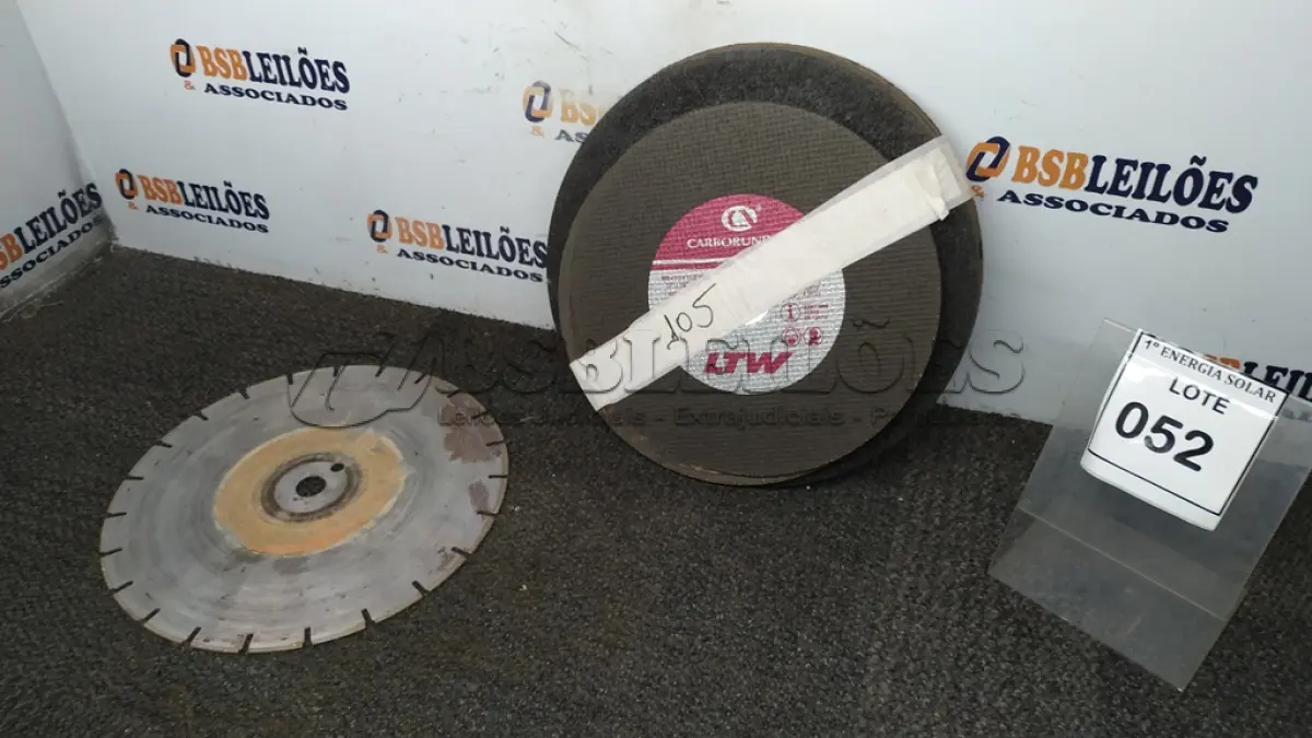 LOTE 052 - 10 DISCOS PARA POLICORTE E 01 DISCO DIAMANTADO PARA PISO. (NO ESTADO) ATENÇÃO! FAZER A VISITAÇÃO ANTES DE ARREMATAR, NÃO SABEMOS SE FUNCIONA, LEILÃO NÃO TEM GARANTIA E NEM DEVOLUÇÃO, SUJEITO A POSSÍVEIS AVARIAS VISÍVEIS/OCULTAS E/OU AUSÊNCIA DE COMPONENTES.