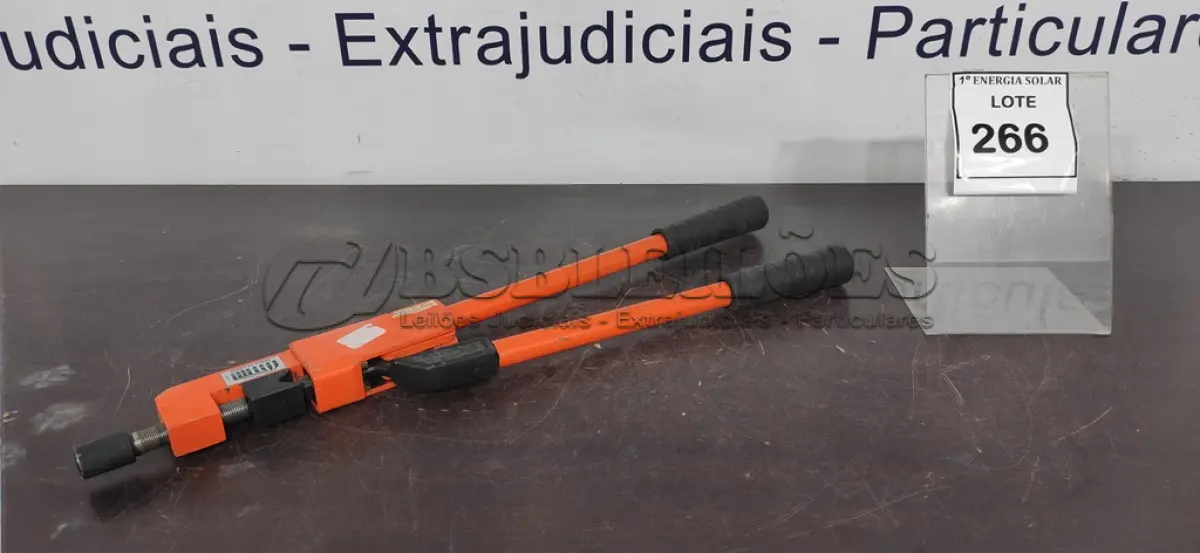 LOTE 266 - 01 ALICATE DE COMPRESSÃO. (NO ESTADO) ATENÇÃO! FAZER A VISITAÇÃO ANTES DE ARREMATAR, NÃO SABEMOS SE FUNCIONA, LEILÃO NÃO TEM GARANTIA E NEM DEVOLUÇÃO, SUJEITO A POSSÍVEIS AVARIAS VISÍVEIS/OCULTAS E/OU AUSÊNCIA DE COMPONENTES.