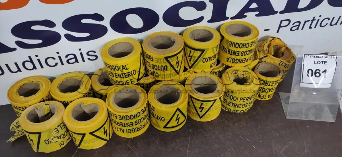 LOTE 061 - 01 LOTE COM FITAS SINALIZADORAS DE RISCO DE CHOQUE ELÉTRICO. (NO ESTADO) ATENÇÃO! FAZER A VISITAÇÃO ANTES DE ARREMATAR, NÃO SABEMOS SE FUNCIONA, LEILÃO NÃO TEM GARANTIA E NEM DEVOLUÇÃO, SUJEITO A POSSÍVEIS AVARIAS VISÍVEIS/OCULTAS E/OU AUSÊNCIA DE COMPONENTES.