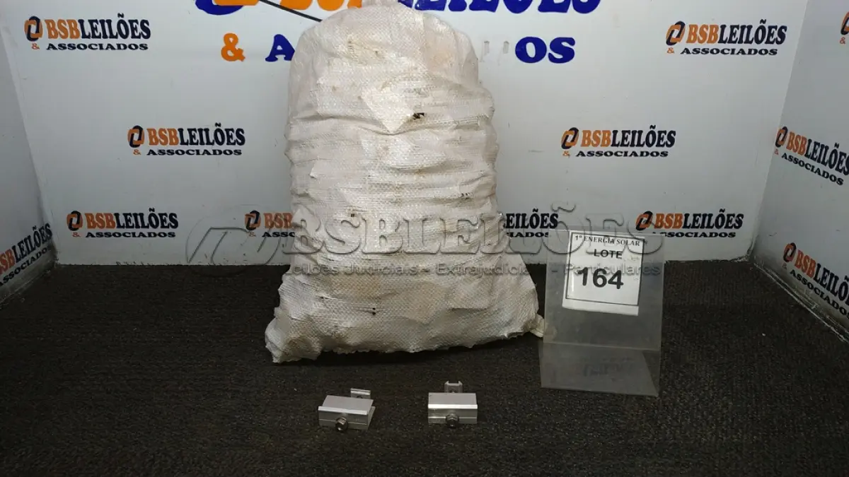 LOTE 164 - 01 SACO COM GRAMPOS FINAL PARA PAINEL. (NO ESTADO) ATENÇÃO! FAZER A VISITAÇÃO ANTES DE ARREMATAR, NÃO SABEMOS SE FUNCIONA, LEILÃO NÃO TEM GARANTIA E NEM DEVOLUÇÃO, SUJEITO A POSSÍVEIS AVARIAS VISÍVEIS/OCULTAS E/OU AUSÊNCIA DE COMPONENTES.