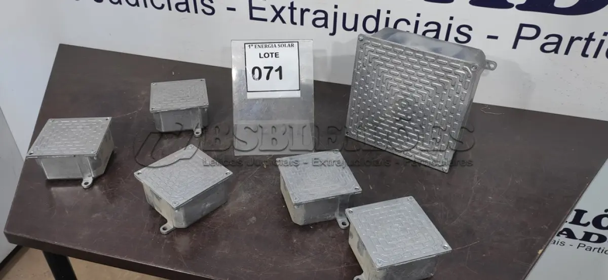 LOTE 071 - 01 LOTE COM CAIXAS DE PASSAGEM EM ALUMÍNIO 20X20, 10X10 E CAIXA AMARELAS PARA DRYWALL 4X2. (NO ESTADO) ATENÇÃO! FAZER A VISITAÇÃO ANTES DE ARREMATAR, NÃO SABEMOS SE FUNCIONA, LEILÃO NÃO TEM GARANTIA E NEM DEVOLUÇÃO, SUJEITO A POSSÍVEIS AVARIAS VISÍVEIS/OCULTAS E/OU AUSÊNCIA DE COMPONENTES.