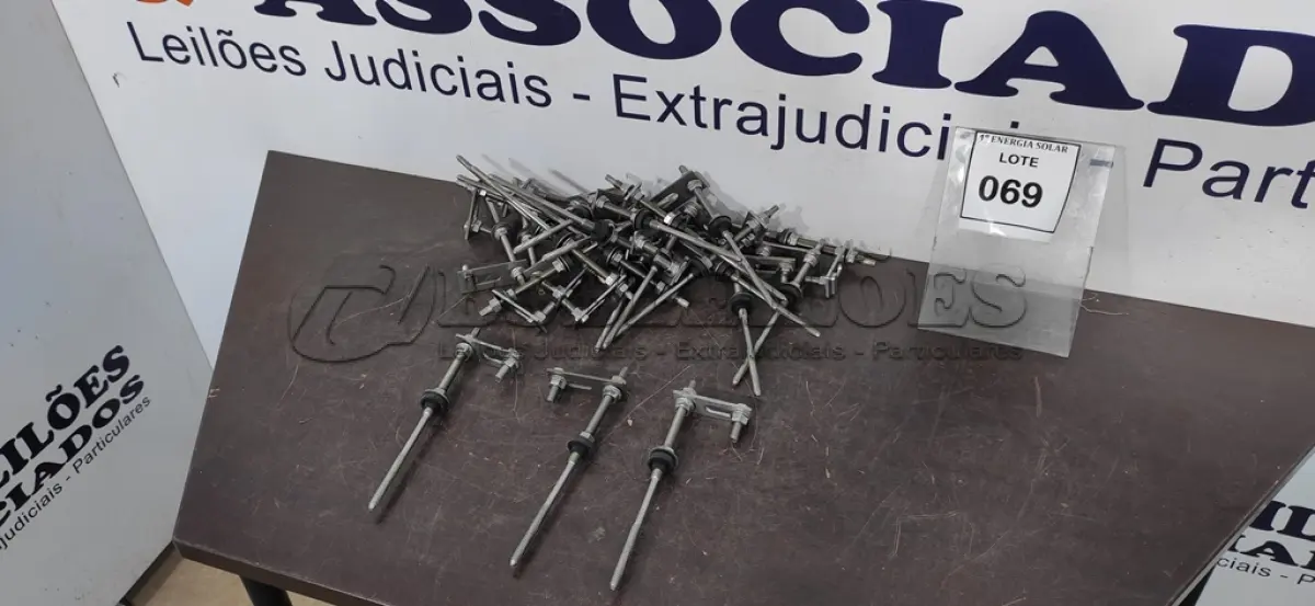 LOTE 069 - 01 CAIXA COM PARAFUSOS DE FIXAÇÃO METÁLICO M10 X 250MM AÇO INOX.  (NO ESTADO) ATENÇÃO! FAZER A VISITAÇÃO ANTES DE ARREMATAR, NÃO SABEMOS SE FUNCIONA, LEILÃO NÃO TEM GARANTIA E NEM DEVOLUÇÃO, SUJEITO A POSSÍVEIS AVARIAS VISÍVEIS/OCULTAS E/OU AUSÊNCIA DE COMPONENTES.