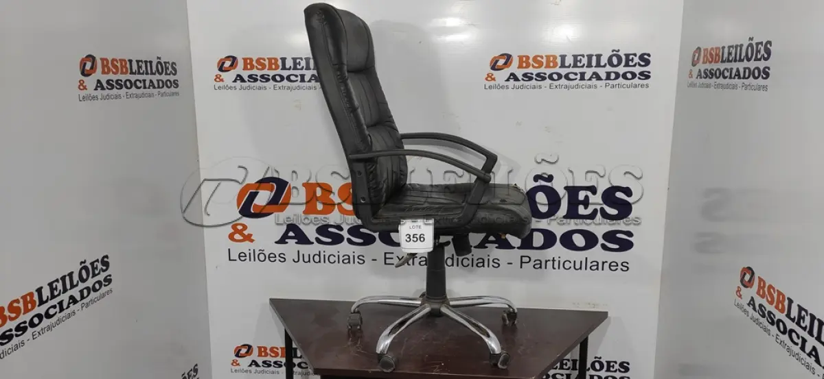 LOTE 356 - 01 CADEIRA GIRATÓRIA PARA ESCRITÓRIO. (NO ESTADO) ATENÇÃO! FAZER A VISITAÇÃO ANTES DE ARREMATAR, NÃO SABEMOS SE FUNCIONA, LEILÃO NÃO TEM GARANTIA E NEM DEVOLUÇÃO, SUJEITO A POSSÍVEIS AVARIAS VISÍVEIS/OCULTAS E/OU AUSÊNCIA DE COMPONENTES.