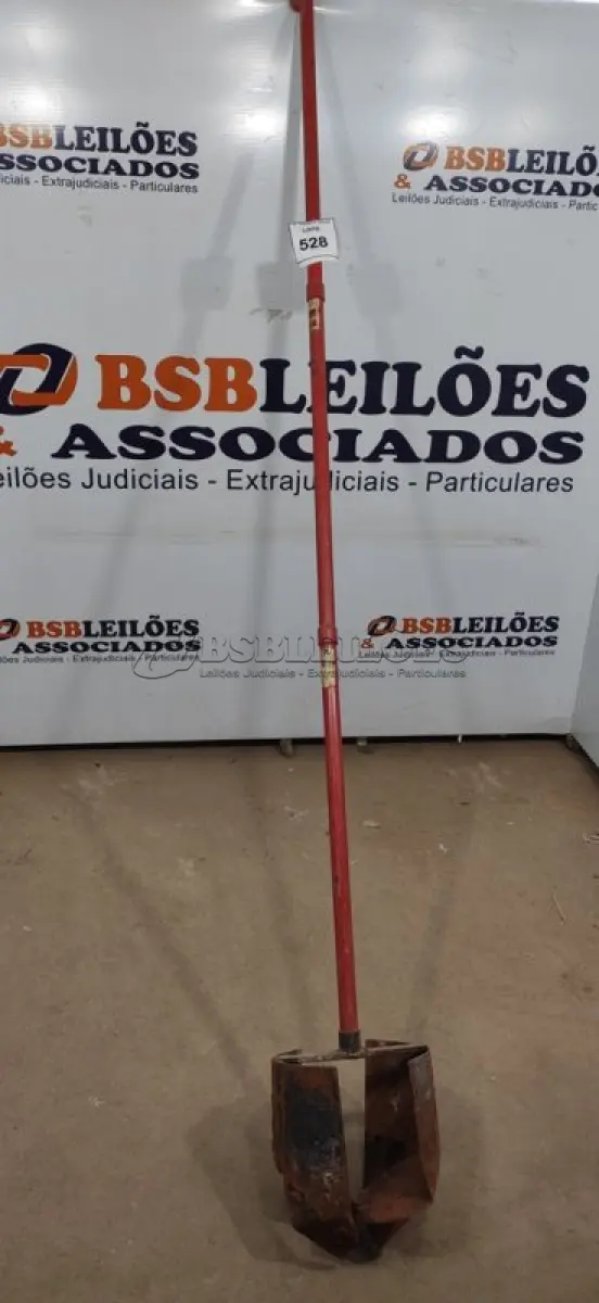 LOTE 528 - 01 TRADO MANUAL. (NO ESTADO) ATENÇÃO! FAZER A VISITAÇÃO ANTES DE ARREMATAR, NÃO SABEMOS SE FUNCIONA, LEILÃO NÃO TEM GARANTIA E NEM DEVOLUÇÃO, SUJEITO A POSSÍVEIS AVARIAS VISÍVEIS/OCULTAS