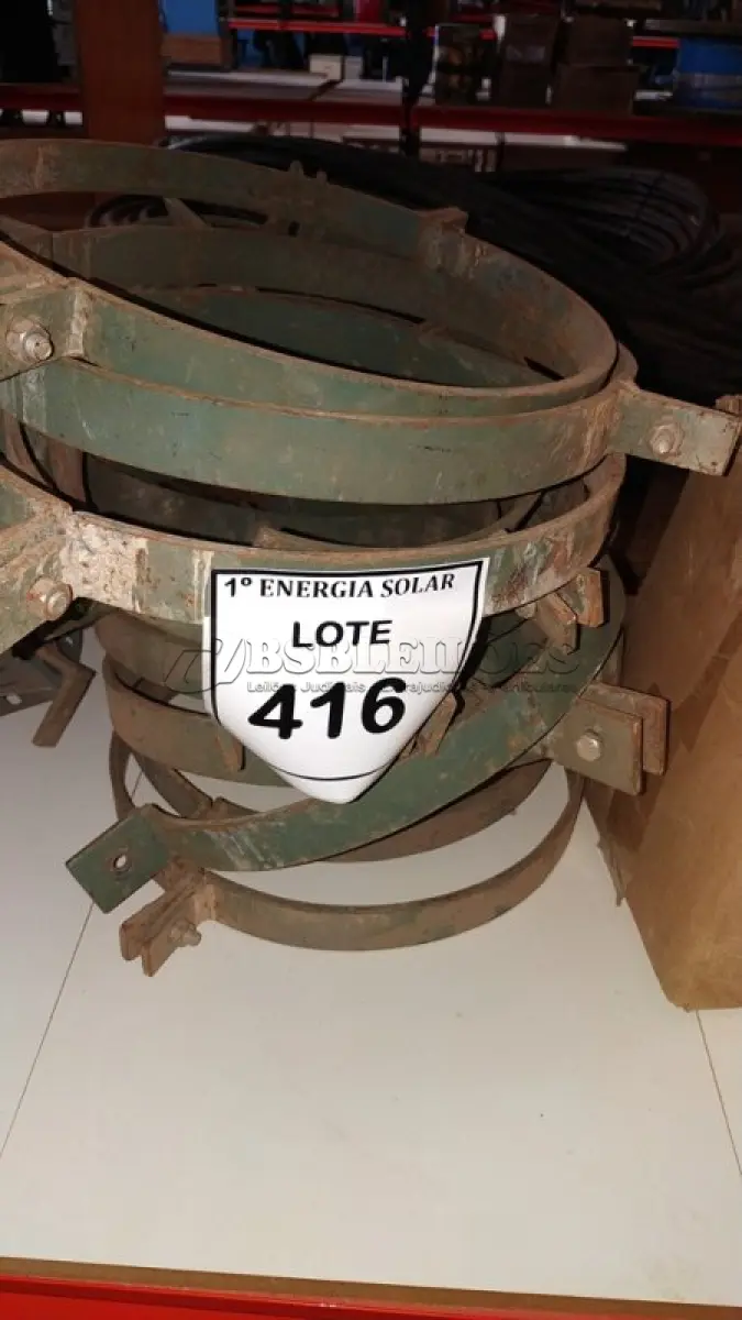 LOTE 416 - 01 LOTE COM GRAMPOS PARA POSTER REDONDO. (NO ESTADO) ATENÇÃO! FAZER A VISITAÇÃO ANTES DE ARREMATAR, NÃO SABEMOS SE FUNCIONA, LEILÃO NÃO TEM GARANTIA E NEM DEVOLUÇÃO, SUJEITO A POSSÍVEIS AVARIAS VISÍVEIS/OCULTAS E/OU 