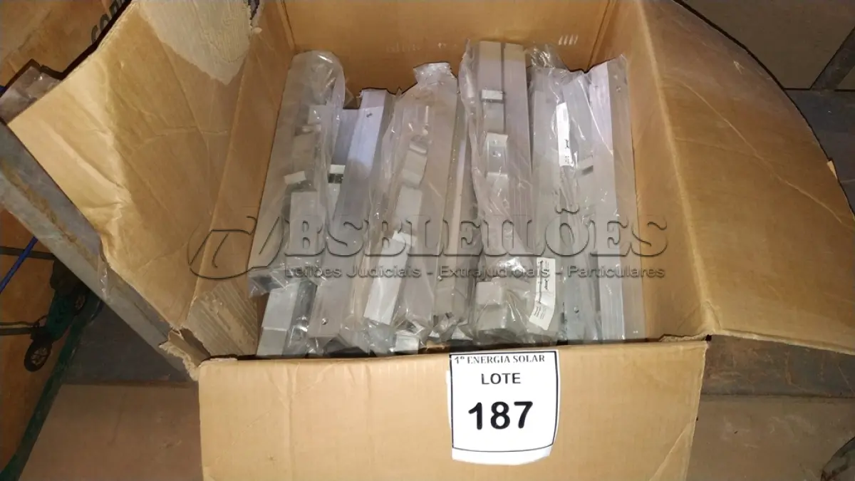 LOTE 187 - 01 LOTE COM KIT DE MONTAGENS PARA PAINEL SOLAR. (NO ESTADO) ATENÇÃO! FAZER A VISITAÇÃO ANTES DE ARREMATAR, NÃO SABEMOS SE FUNCIONA, LEILÃO NÃO TEM GARANTIA E NEM DEVOLUÇÃO, SUJEITO A POSSÍVEIS AVARIAS VISÍVEIS/OCULTAS E/OU AUSÊNCIA DE COMPONENTES.