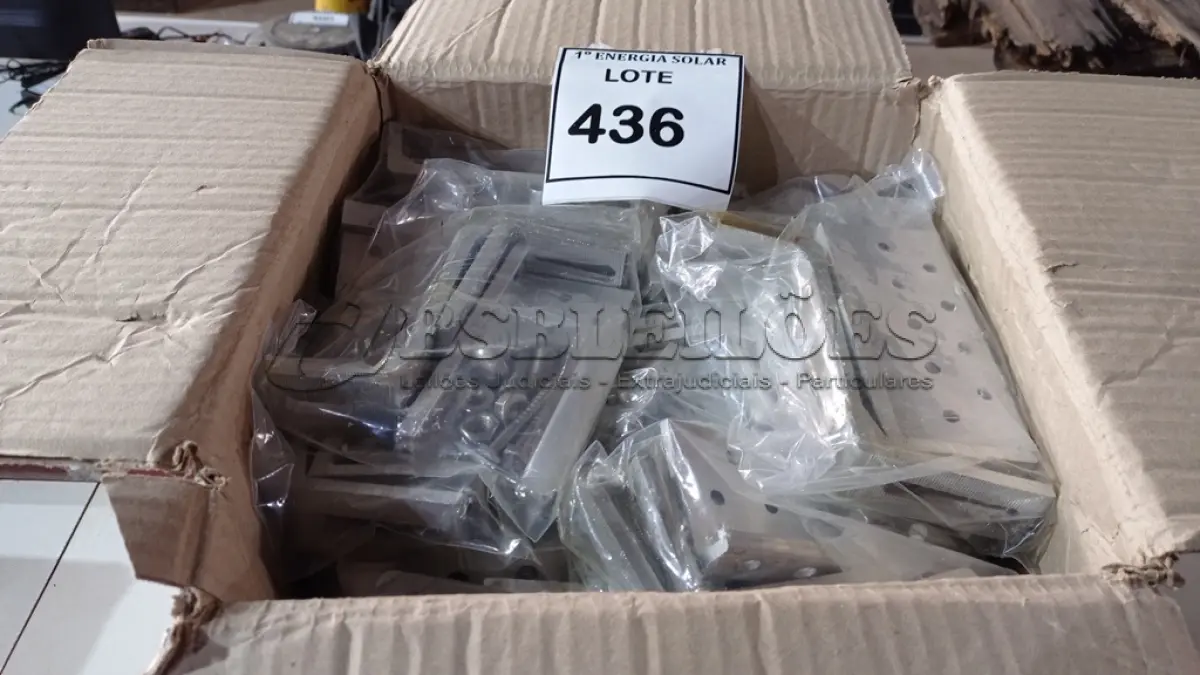 LOTE 436 - 01 CAIXA COM SUPORTE PRA PAINEL SOLAR. (NO ESTADO) ATENÇÃO! FAZER A VISITAÇÃO ANTES DE ARREMATAR, NÃO SABEMOS SE FUNCIONA, LEILÃO NÃO TEM GARANTIA E NEM DEVOLUÇÃO, SUJEITO A POSSÍVEIS AVARIAS VISÍVEIS/OCULTAS E/OU