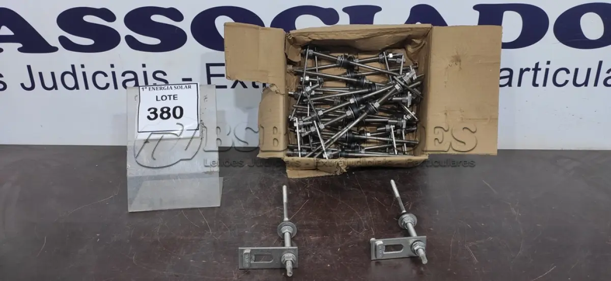 LOTE 380 - 01 CAIXA COM KIT FIXADOR ½. (NO ESTADO) ATENÇÃO! FAZER A VISITAÇÃO ANTES DE ARREMATAR, NÃO SABEMOS SE FUNCIONA, LEILÃO NÃO TEM GARANTIA E NEM DEVOLUÇÃO, SUJEITO A POSSÍVEIS AVARIAS VISÍVEIS/OCULTAS E/OU 