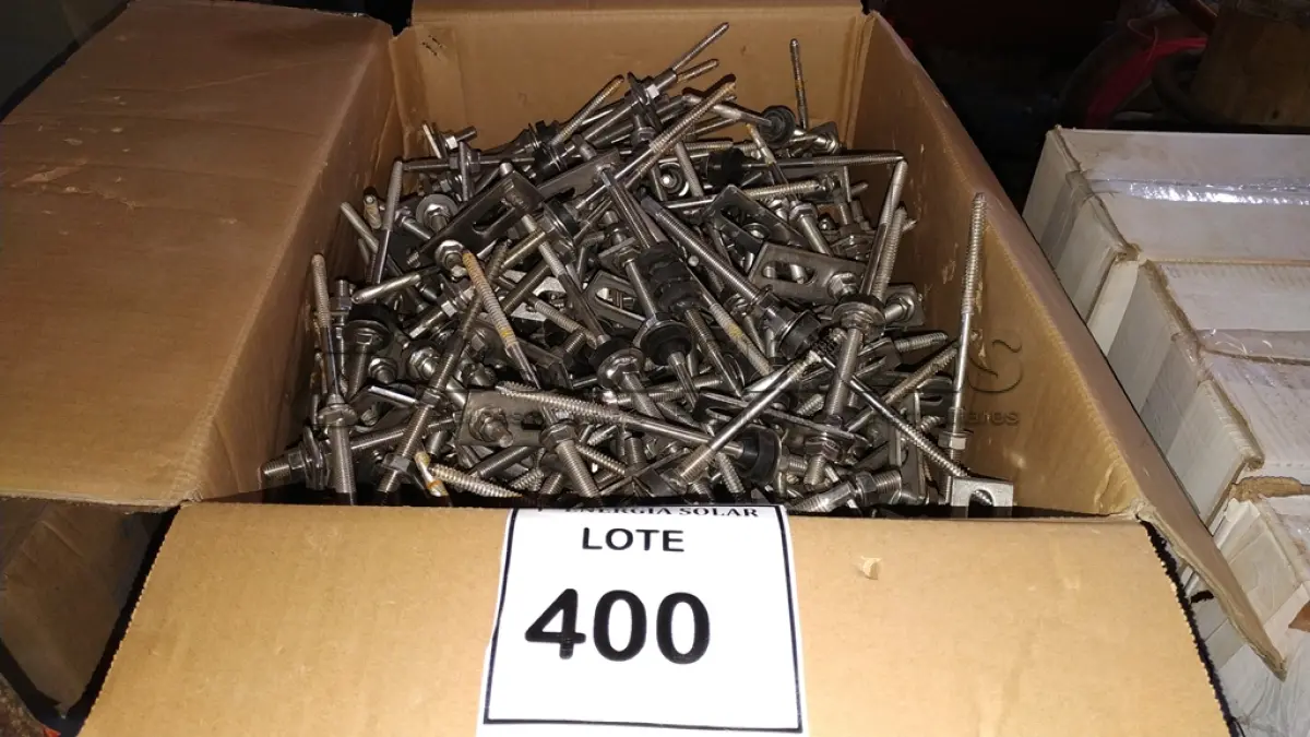LOTE 400 - 01 CAIXA COM PARAFUSOS DE FIXAÇÃO METÁLICO M10 X 250MM AÇO INOX.  (NO ESTADO) ATENÇÃO! FAZER A VISITAÇÃO ANTES DE ARREMATAR, NÃO SABEMOS SE FUNCIONA, LEILÃO NÃO TEM GARANTIA E NEM DEVOLUÇÃO, SUJEITO A POSSÍVEIS AVARIAS VISÍVEIS/OCULTAS E/OU