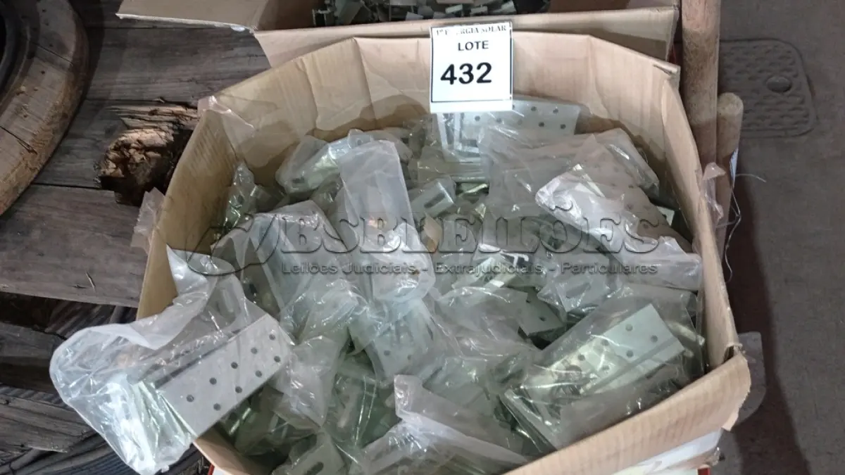 LOTE 432 - 01 CAIXA COM SUPORTE PRA PAINEL SOLAR. (NO ESTADO) ATENÇÃO! FAZER A VISITAÇÃO ANTES DE ARREMATAR, NÃO SABEMOS SE FUNCIONA, LEILÃO NÃO TEM GARANTIA E NEM DEVOLUÇÃO, SUJEITO A POSSÍVEIS AVARIAS VISÍVEIS/OCULTAS E/OU 