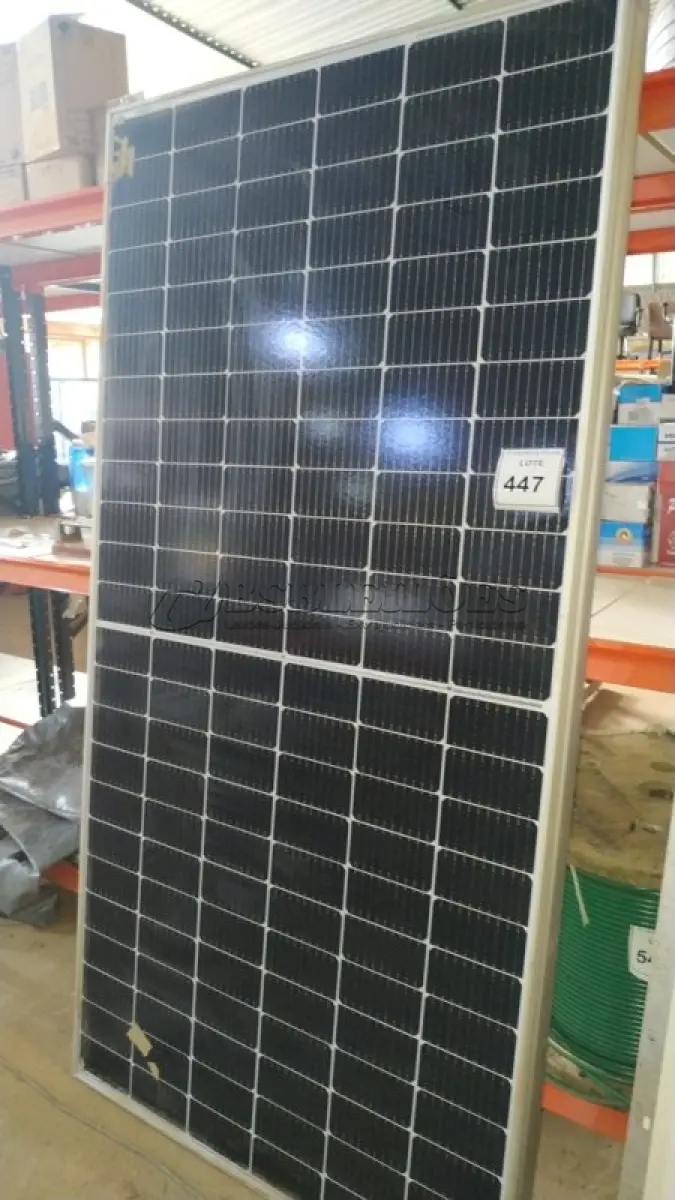 LOTE 447 - 01 MÓDULO SOLAR 445WATTS. (NO ESTADO) ATENÇÃO! FAZER A VISITAÇÃO ANTES DE ARREMATAR, NÃO SABEMOS SE FUNCIONA, LEILÃO NÃO TEM GARANTIA E NEM DEVOLUÇÃO, SUJEITO A POSSÍVEIS AVARIAS VISÍVEIS/OCULTAS E/OU