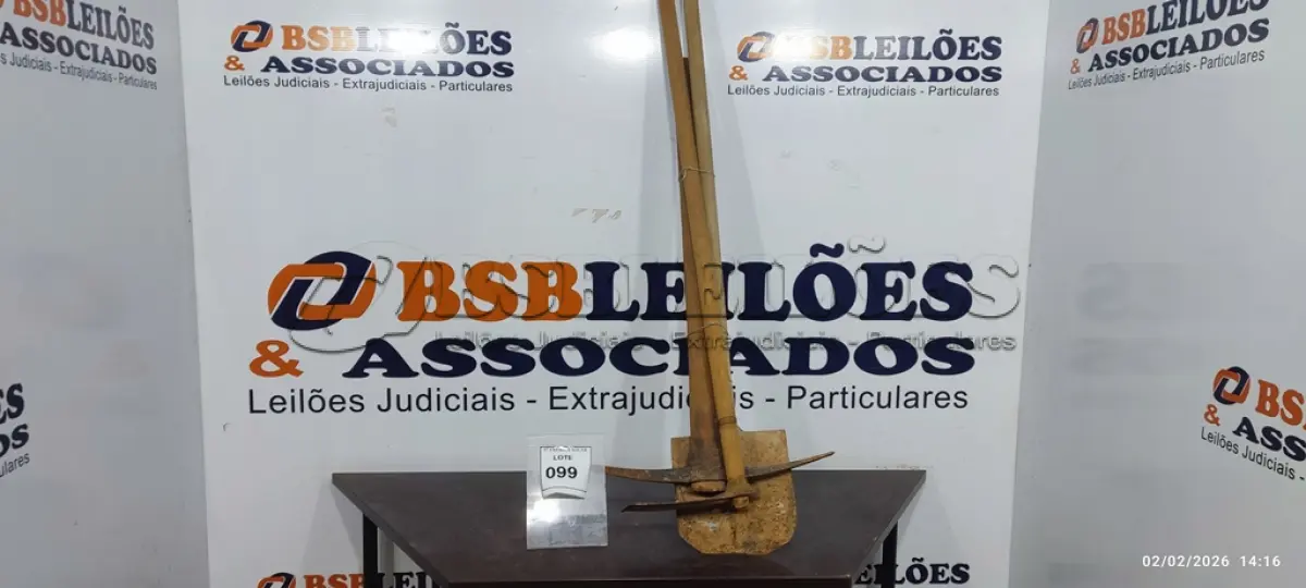 LOTE 099 - 01 PICARETA COM CABO, 01 ENCHA DECO COM CABO E 01 PÁ COM CABO. (NO ESTADO) ATENÇÃO! FAZER A VISITAÇÃO ANTES DE ARREMATAR, NÃO SABEMOS SE FUNCIONA, LEILÃO NÃO TEM GARANTIA E NEM DEVOLUÇÃO, SUJEITO A POSSÍVEIS AVARIAS VISÍVEIS/OCULTAS E/OU AUSÊNCIA DE COMPONENTES.