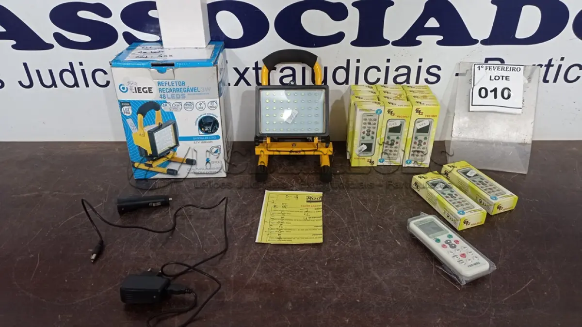 LOTE 010 - 01 REFLETOR RECARREGÁVEL E 14 CONTROLES DE AR-CONDICIONADO MODELO FBG-9032 MARCA EBG. (NO ESTADO) ATENÇÃO! FAZER A VISITAÇÃO ANTES DE ARREMATAR, NÃO SABEMOS SE FUNCIONA, LEILÃO NÃO TEM GARANTIA E NEM DEVOLUÇÃO, SUJEITO A POSSÍVEIS AVARIAS VISÍVEIS/OCULTAS E/OU AUSÊNCIA DE COMPONENTES.