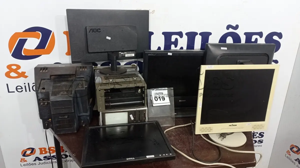 LOTE 019 - 01 TV LCD 20’’ MARCA SONY, 04 MONITORES DE MARCAS E MODELOS DIVERSOS, 01 TV RETRÔ PORTÁTIL MODELO DELUXE 12 MARCA PHILCO E 02 RÁDIOS/TV PORTÁTEIS. (NO ESTADO) ATENÇÃO! FAZER A VISITAÇÃO ANTES DE ARREMATAR, NÃO SABEMOS SE FUNCIONA, LEILÃO NÃO TEM GARANTIA E NEM DEVOLUÇÃO, SUJEITO A POSSÍVEIS AVARIAS VISÍVEIS/OCULTAS E/OU AUSÊNCIA DE COMPONENTES.
