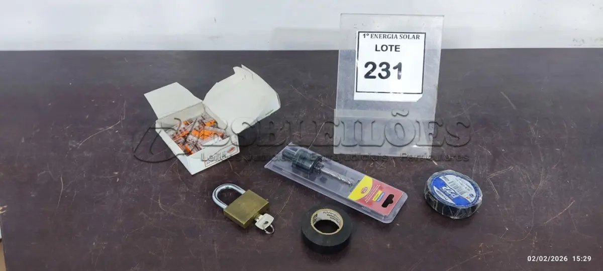 LOTE 231 - 01 LOTE COM 01 CADEADO COM CHAVE N*50, 01 CAIXA COM CONECTORES DE EMENDA, 02 FITAS ISOLANTE 01 BROCA PILOTO COM SUPORTE PARA SERRA COPO 7/16.  (NO ESTADO) ATENÇÃO! FAZER A VISITAÇÃO ANTES DE ARREMATAR, NÃO SABEMOS SE FUNCIONA, LEILÃO NÃO TEM GARANTIA E NEM DEVOLUÇÃO, SUJEITO A POSSÍVEIS AVARIAS VISÍVEIS/OCULTAS E/OU AUSÊNCIA DE COMPONENTES.