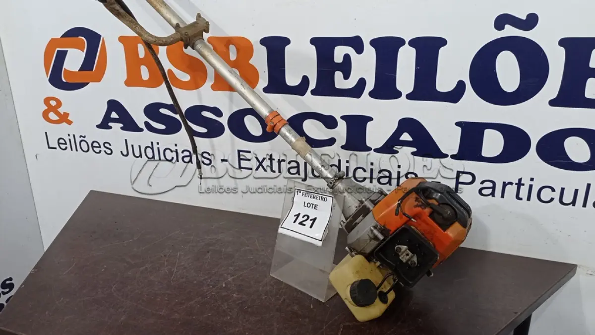 LOTE 121 - 01 ROÇADEIRA A GASOLINA INCOMPLETA. (NO ESTADO) ATENÇÃO! FAZER A VISITAÇÃO ANTES DE ARREMATAR, NÃO SABEMOS SE FUNCIONA, LEILÃO NÃO TEM GARANTIA E NEM DEVOLUÇÃO, SUJEITO A POSSÍVEIS AVARIAS VISÍVEIS/OCULTAS E/OU AUSÊNCIA DE COMPONENTES.