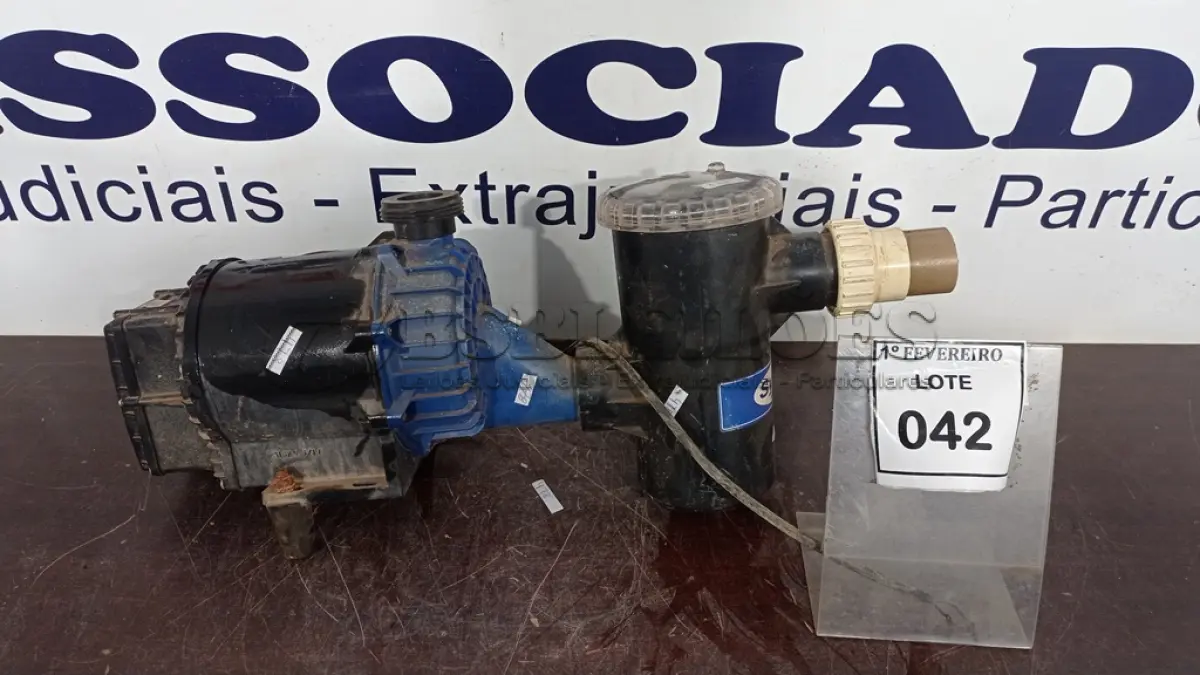 LOTE 042 - 01 BOMBA COM PRÉ-FILTRO PARA PISCINA 1CV 220V MARCA SYLLENT. (NO ESTADO) ATENÇÃO! FAZER A VISITAÇÃO ANTES DE ARREMATAR, NÃO SABEMOS SE FUNCIONA, LEILÃO NÃO TEM GARANTIA E NEM DEVOLUÇÃO, SUJEITO A POSSÍVEIS AVARIAS VISÍVEIS/OCULTAS E/OU AUSÊNCIA DE COMPONENTES.
