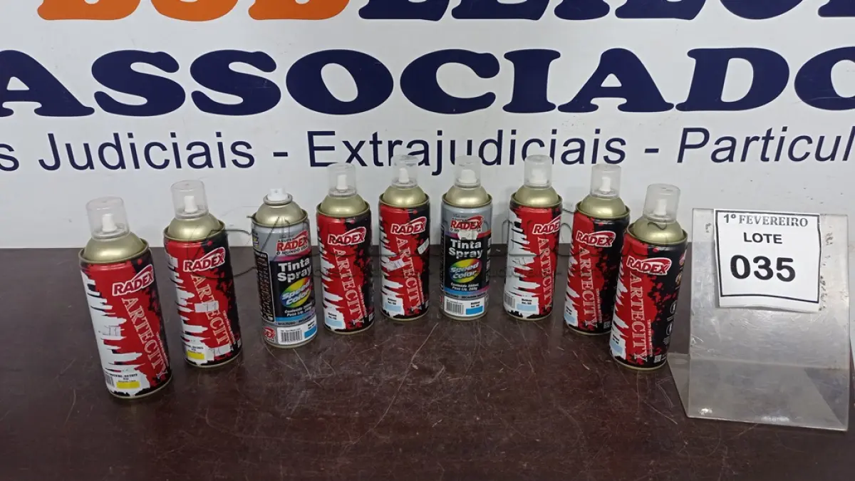 LOTE 035 - 09 TINTAS SPRAY PARA USO ARTÍSTICO MARCA RADEX CORES DIVERSAS. (NO ESTADO) ATENÇÃO! FAZER A VISITAÇÃO ANTES DE ARREMATAR, NÃO SABEMOS SE FUNCIONA, LEILÃO NÃO TEM GARANTIA E NEM DEVOLUÇÃO, SUJEITO A POSSÍVEIS AVARIAS VISÍVEIS/OCULTAS E/OU AUSÊNCIA DE COMPONENTES.