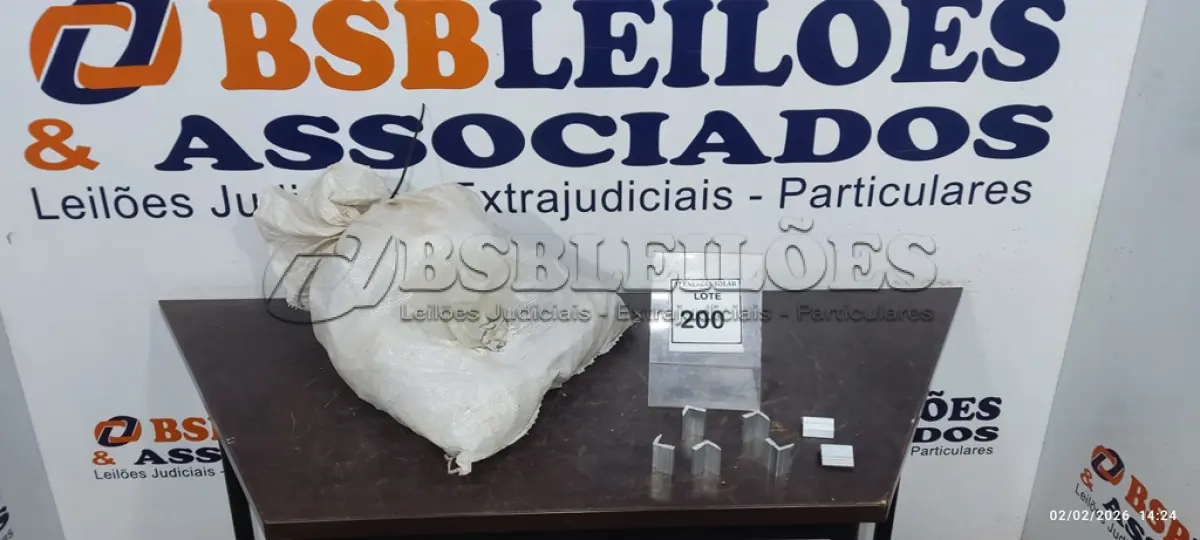 LOTE 200 - 01 SACO COM CONECTOR DE GRAMPO FINAL. (NO ESTADO) ATENÇÃO! FAZER A VISITAÇÃO ANTES DE ARREMATAR, NÃO SABEMOS SE FUNCIONA, LEILÃO NÃO TEM GARANTIA E NEM DEVOLUÇÃO, SUJEITO A POSSÍVEIS AVARIAS VISÍVEIS/OCULTAS E/OU AUSÊNCIA DE COMPONENTES.