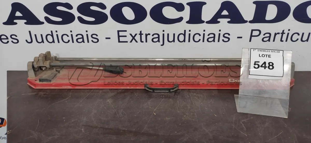 LOTE 548 - 01 RISCADOR DE PISOS. (NO ESTADO) ATENÇÃO! FAZER A VISITAÇÃO ANTES DE ARREMATAR, NÃO SABEMOS SE FUNCIONA, LEILÃO NÃO TEM GARANTIA E NEM DEVOLUÇÃO, SUJEITO A POSSÍVEIS AVARIAS VISÍVEIS/OCULTAS