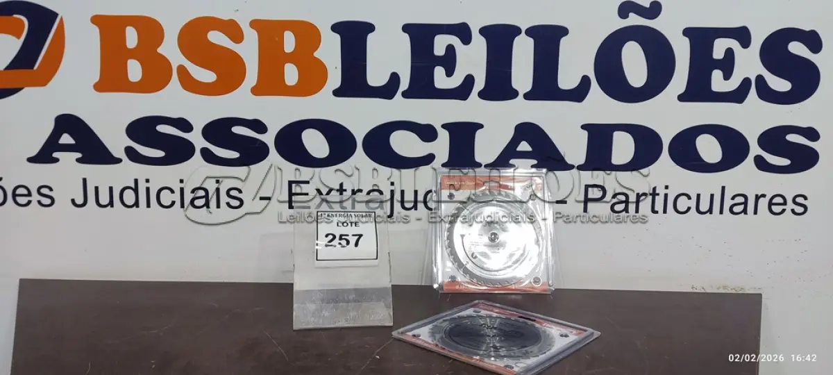 LOTE 257 - 02 LÂMINAS DE SERRA CIRCULAR PARA MADEIRA MARCA NOVE54(NOVO). (NO ESTADO) ATENÇÃO! FAZER A VISITAÇÃO ANTES DE ARREMATAR, NÃO SABEMOS SE FUNCIONA, LEILÃO NÃO TEM GARANTIA E NEM DEVOL UÇÃO, SUJEITO A POSSÍVEIS AVARIAS VISÍVEIS/OCULTAS E/OU AUSÊNCIA DE COMPONENTES.