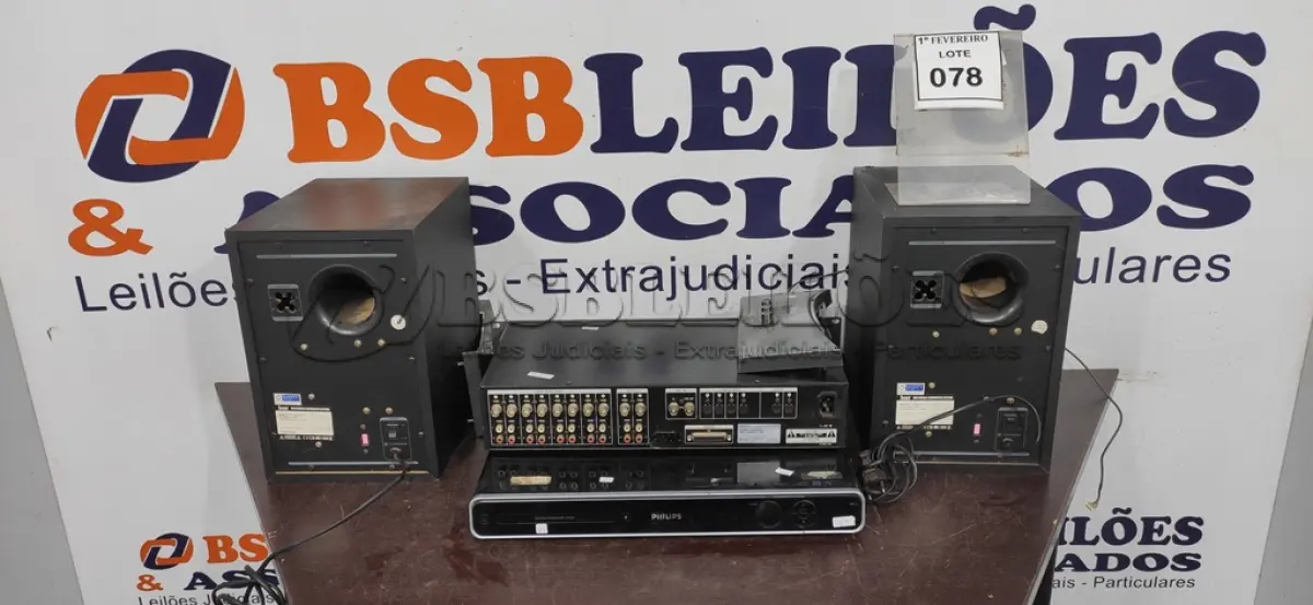 LOTE 078 - 01 MATRIX SWITCHER MODELO PVS-820S MARCA SONY E 02 CAIXAS DE SOM. (NO ESTADO) ATENÇÃO! FAZER A VISITAÇÃO ANTES DE ARREMATAR, NÃO SABEMOS SE FUNCIONA, LEILÃO NÃO TEM GARANTIA E NEM DEVOLUÇÃO, SUJEITO A POSSÍVEIS AVARIAS VISÍVEIS/OCULTAS E/OU AUSÊNCIA DE COMPONENTES.