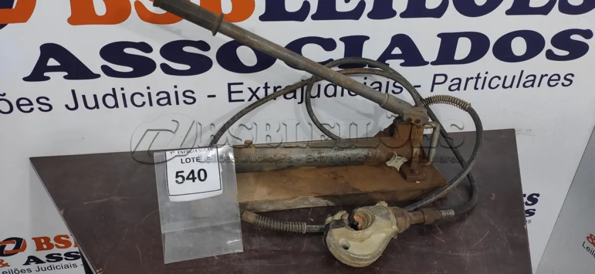 LOTE 540 - 01 ALICATE CLIMPADOR HIDRÁULICO. (NO ESTADO) ATENÇÃO! FAZER A VISITAÇÃO ANTES DE ARREMATAR, NÃO SABEMOS SE FUNCIONA, LEILÃO NÃO TEM GARANTIA E NEM DEVOLUÇÃO, SUJEITO A POSSÍVEIS AVARIAS VISÍVEIS/OCULTAS
