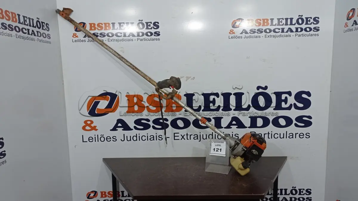 LOTE 121 - 01 ROÇADEIRA A GASOLINA INCOMPLETA. (NO ESTADO) ATENÇÃO! FAZER A VISITAÇÃO ANTES DE ARREMATAR, NÃO SABEMOS SE FUNCIONA, LEILÃO NÃO TEM GARANTIA E NEM DEVOLUÇÃO, SUJEITO A POSSÍVEIS AVARIAS VISÍVEIS/OCULTAS E/OU AUSÊNCIA DE COMPONENTES.