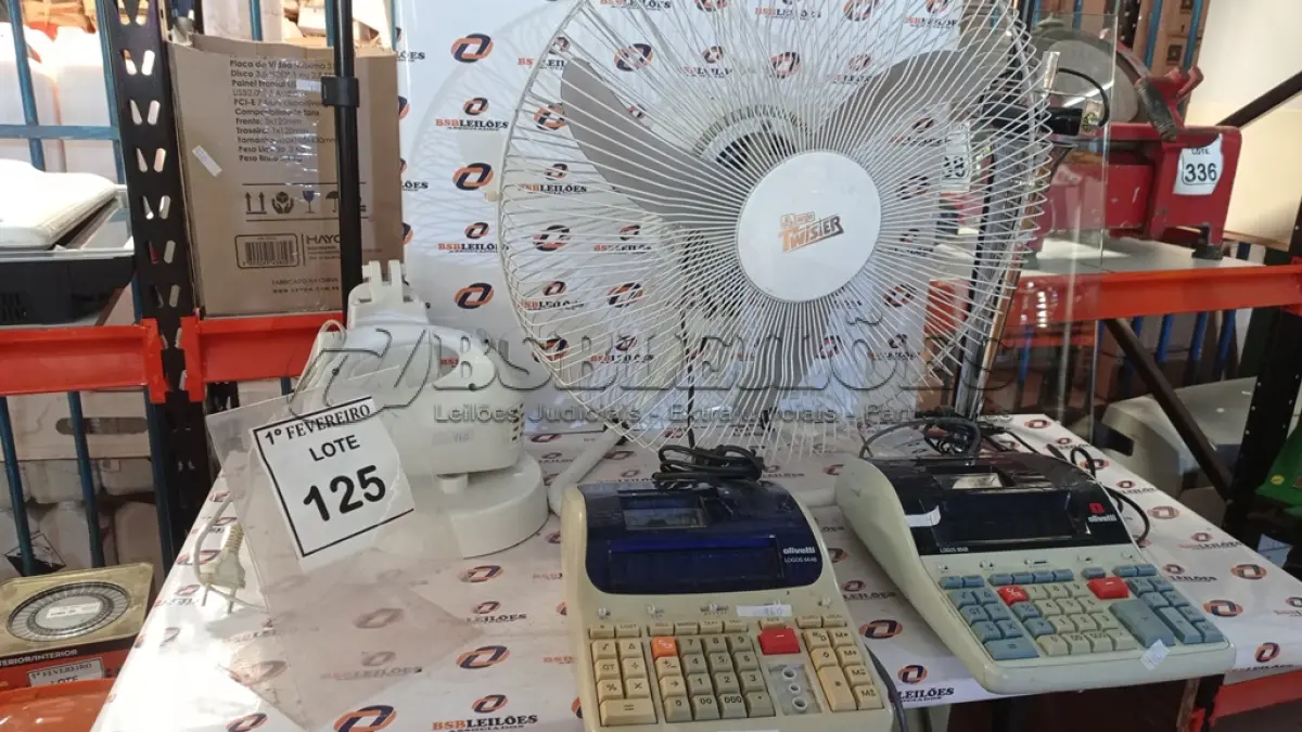 LOTE 125 - 01 VENTILADOR MARCA ARGE, 01 BATEDEIRA INCOMPLETA MARCA E 02 CALCULADORAS COMERCIAIS MARCA OLIVETTI. (NO ESTADO) ATENÇÃO! FAZER A VISITAÇÃO ANTES DE ARREMATAR, NÃO SABEMOS SE FUNCIONA, LEILÃO NÃO TEM GARANTIA E NEM DEVOLUÇÃO, SUJEITO A POSSÍVEIS AVARIAS VISÍVEIS/OCULTAS E/OU AUSÊNCIA DE COMPONENTES.