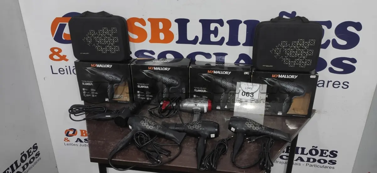 LOTE 063 - 05 SECADORES DE CABELO COM MALETA MARCA MALLORY SENDO 04 DE 127V E 01 DE 220V. (NO ESTADO) ATENÇÃO! FAZER A VISITAÇÃO ANTES DE ARREMATAR, NÃO SABEMOS SE FUNCIONA, LEILÃO NÃO TEM GARANTIA E NEM DEVOLUÇÃO, SUJEITO A POSSÍVEIS AVARIAS VISÍVEIS/OCULTAS E/OU AUSÊNCIA DE COMPONENTES.