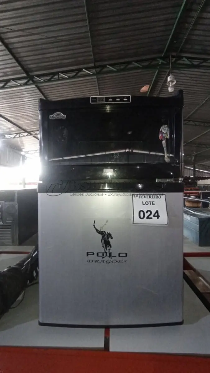 LOTE 024 - 01 FRIGOBAR 220V MARCA DYNASTY. (NO ESTADO) ATENÇÃO! FAZER A VISITAÇÃO ANTES DE ARREMATAR, NÃO SABEMOS SE FUNCIONA, LEILÃO NÃO TEM GARANTIA E NEM DEVOLUÇÃO, SUJEITO A POSSÍVEIS AVARIAS VISÍVEIS/OCULTAS E/OU AUSÊNCIA DE COMPONENTES.