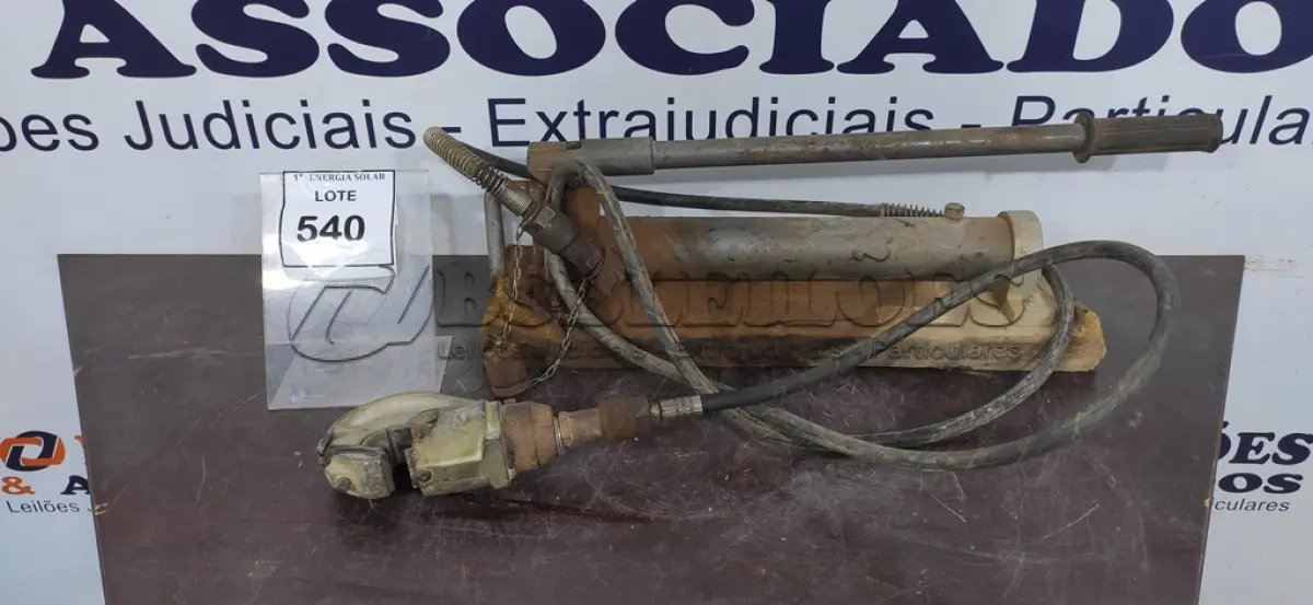 LOTE 540 - 01 ALICATE CLIMPADOR HIDRÁULICO. (NO ESTADO) ATENÇÃO! FAZER A VISITAÇÃO ANTES DE ARREMATAR, NÃO SABEMOS SE FUNCIONA, LEILÃO NÃO TEM GARANTIA E NEM DEVOLUÇÃO, SUJEITO A POSSÍVEIS AVARIAS VISÍVEIS/OCULTAS
