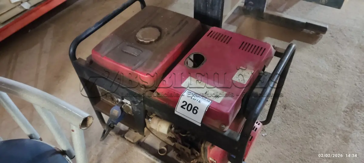 LOTE 206 - 01 GERADOR A DIESEL MD-186 6KVA. (NO ESTADO) ATENÇÃO! FAZER A VISITAÇÃO ANTES DE ARREMATAR, NÃO SABEMOS SE FUNCIONA, LEILÃO NÃO TEM GARANTIA E NEM DEVOLUÇÃO, SUJEITO A POSSÍVEIS AVARIAS VISÍVEIS/OCULTAS E/OU AUSÊNCIA DE COMPONENTES.