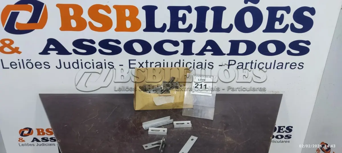 LOTE 211 - 01 CAIXA COM EMENDAS COM PARAFUSO MARTELO EM INOX. (NO ESTADO) ATENÇÃO! FAZER A VISITAÇÃO ANTES DE ARREMATAR, NÃO SABEMOS SE FUNCIONA, LEILÃO NÃO TEM GARANTIA E NEM DEVOLUÇÃO, SUJEITO A POSSÍVEIS AVARIAS VISÍVEIS/OCULTAS E/OU AUSÊNCIA DE COMPONENTES.