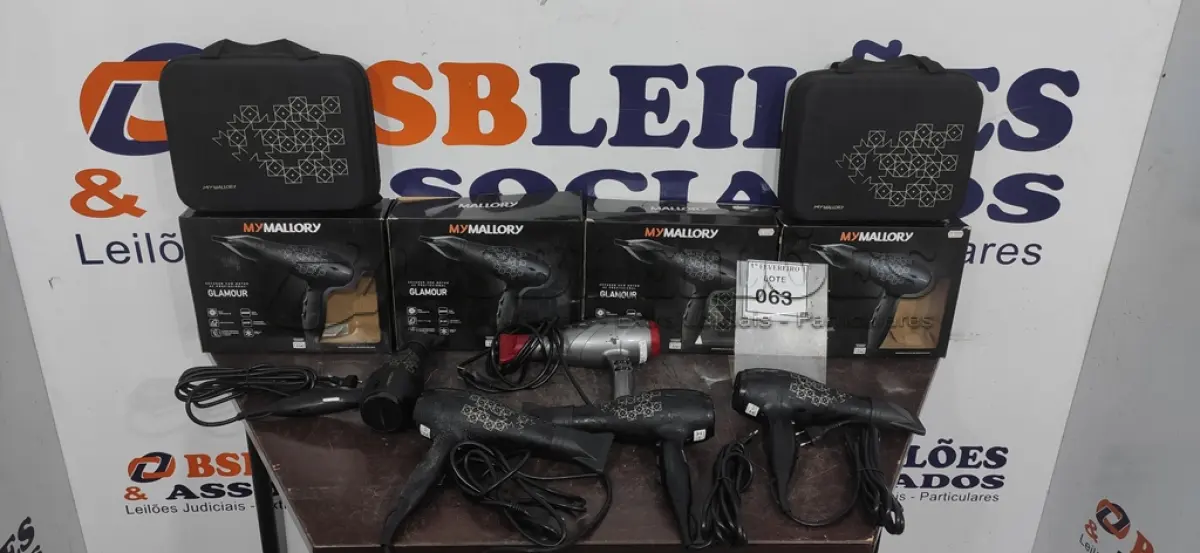 LOTE 063 - 05 SECADORES DE CABELO COM MALETA MARCA MALLORY SENDO 04 DE 127V E 01 DE 220V. (NO ESTADO) ATENÇÃO! FAZER A VISITAÇÃO ANTES DE ARREMATAR, NÃO SABEMOS SE FUNCIONA, LEILÃO NÃO TEM GARANTIA E NEM DEVOLUÇÃO, SUJEITO A POSSÍVEIS AVARIAS VISÍVEIS/OCULTAS E/OU AUSÊNCIA DE COMPONENTES.