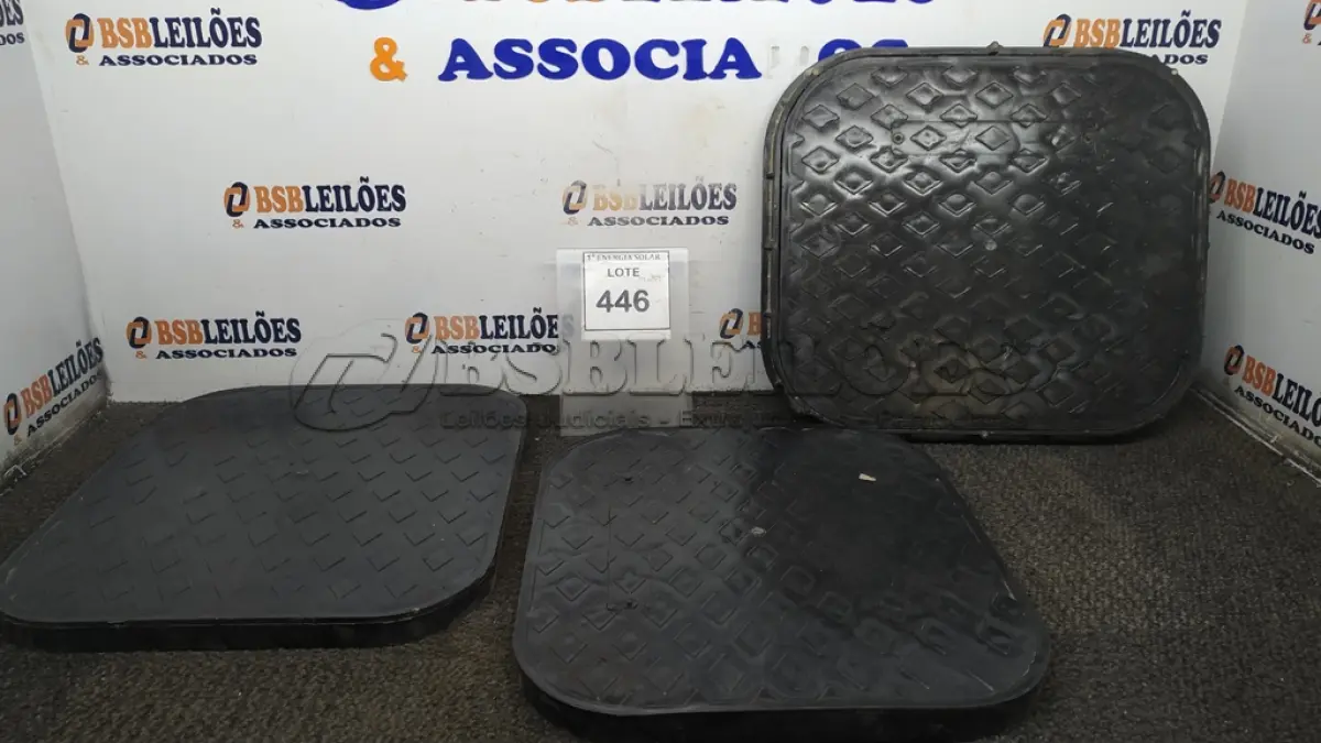 LOTE 446 - 03 TAMPAS PARA CAIXA ESGOTO. (NO ESTADO) ATENÇÃO! FAZER A VISITAÇÃO ANTES DE ARREMATAR, NÃO SABEMOS SE FUNCIONA, LEILÃO NÃO TEM GARANTIA E NEM DEVOLUÇÃO, SUJEITO A POSSÍVEIS AVARIAS VISÍVEIS/OCULTAS E/OU 