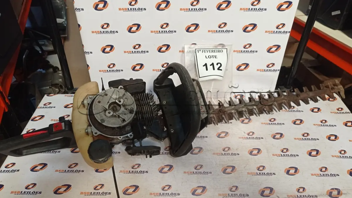 LOTE 112 - 01 PODADOR DE CERCA VIVA INCOMPLETO. (NO ESTADO) ATENÇÃO! FAZER A VISITAÇÃO ANTES DE ARREMATAR, NÃO SABEMOS SE FUNCIONA, LEILÃO NÃO TEM GARANTIA E NEM DEVOLUÇÃO, SUJEITO A POSSÍVEIS AVARIAS VISÍVEIS/OCULTAS E/OU AUSÊNCIA DE COMPONENTES.