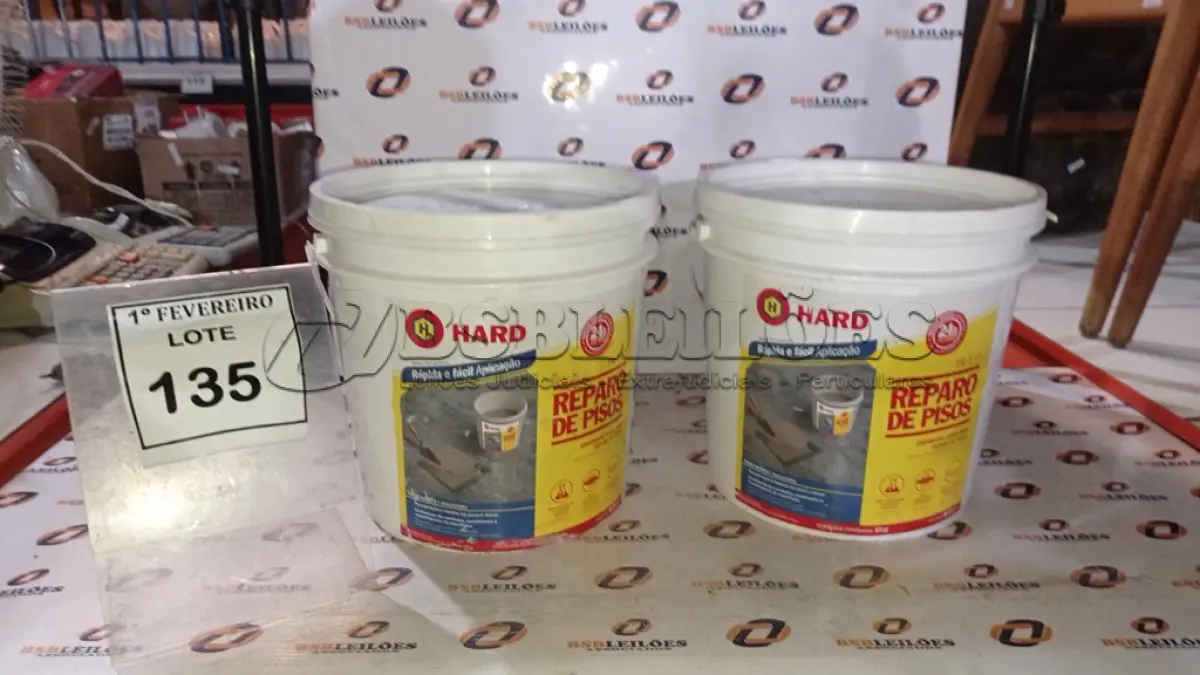LOTE 135 - 02 BALDES DE ARGAMASSA EPÓXI PARA REPARO DE PISOS DE 8KG MARCA HARD. (NO ESTADO) ATENÇÃO! FAZER A VISITAÇÃO ANTES DE ARREMATAR, NÃO SABEMOS SE FUNCIONA, LEILÃO NÃO TEM GARANTIA E NEM DEVOLUÇÃO, SUJEITO A POSSÍVEIS AVARIAS VISÍVEIS/OCULTAS E/OU AUSÊNCIA DE COMPONENTES.